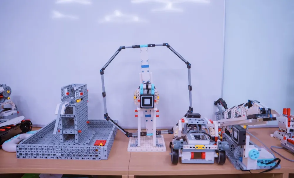 Trang Thiết Bị Robotics