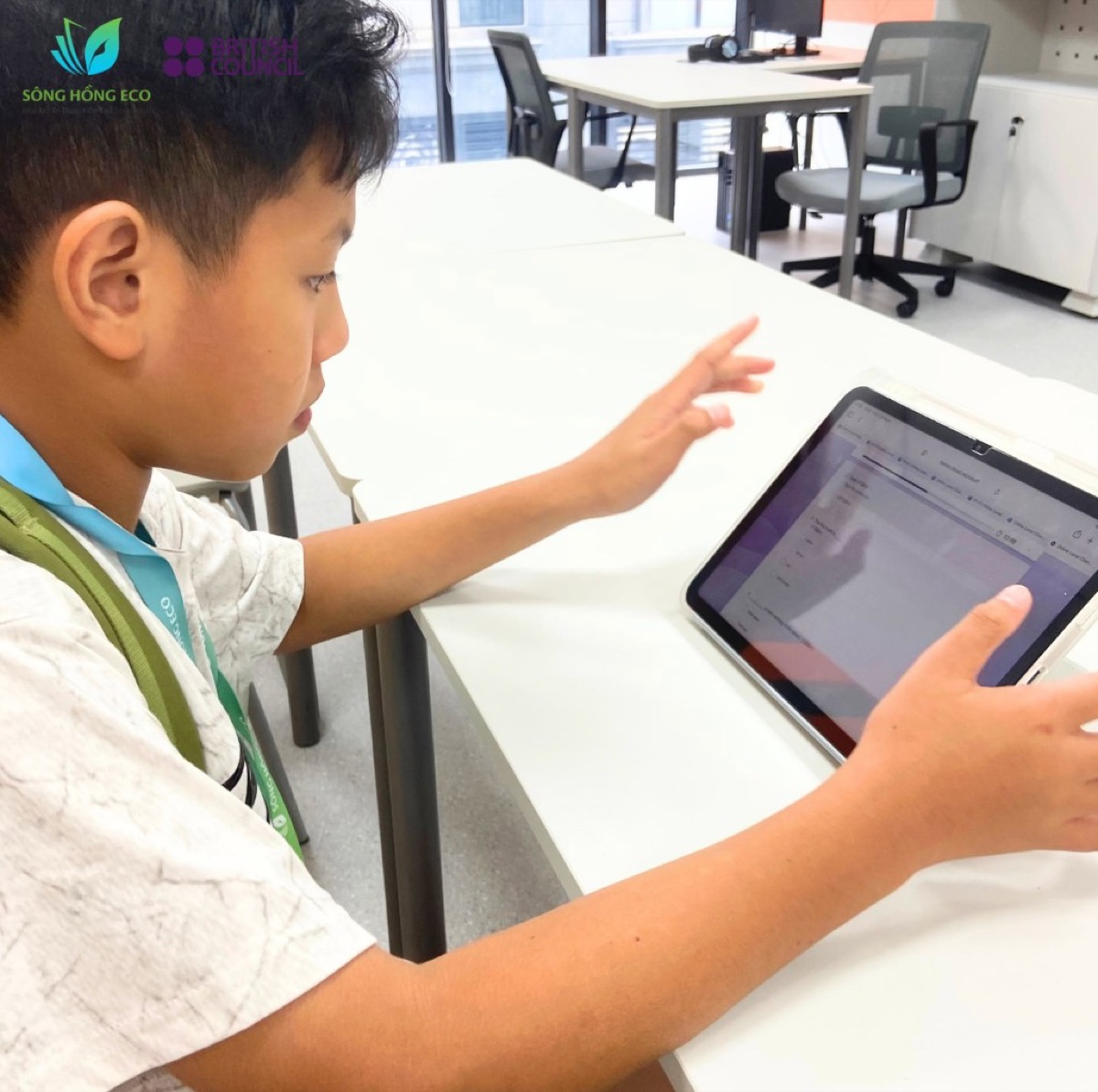 Học viên làm bài test xếp lớp